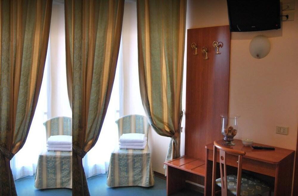 Hotel Acerboli Rimini Exteriör bild